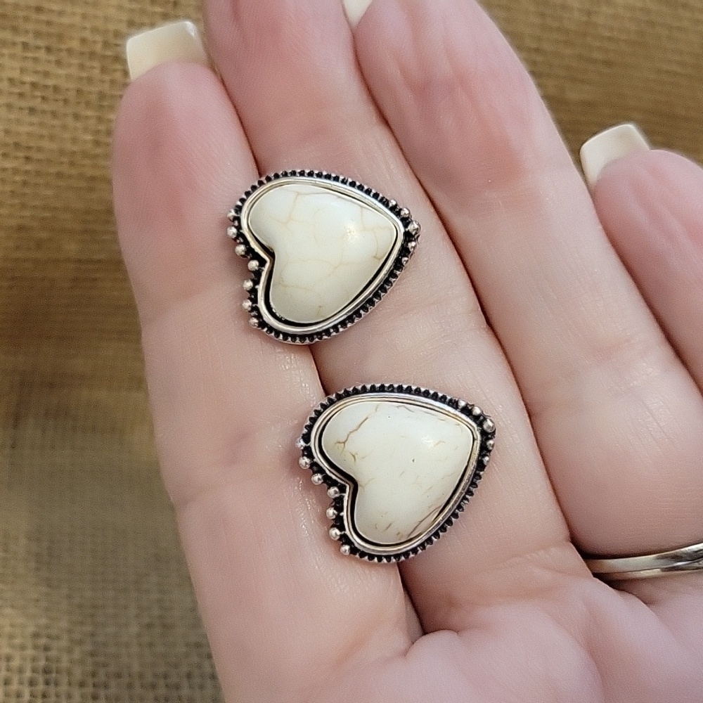 HOWLITE HEART EARRINGS - Picture 4 of 7